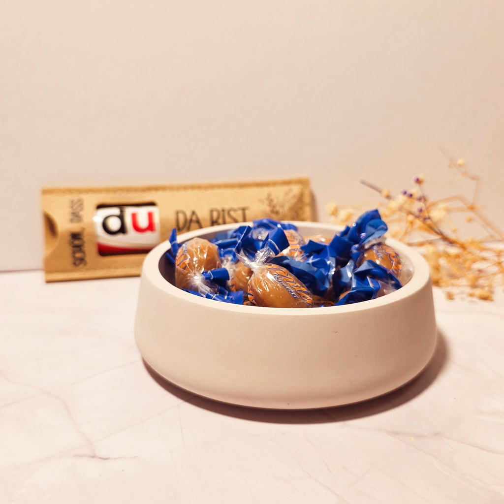 Handgefertigte minimalistische Gipsschale – Sweetly Crafted by Maja