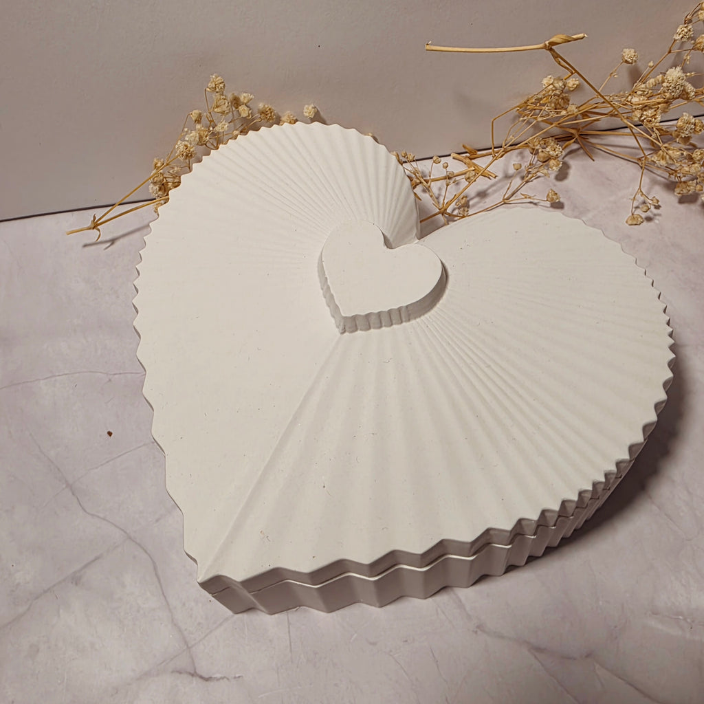 Handgefertigte Herz-Gipsbox mit Deckel – Sweetly Crafted by Maja