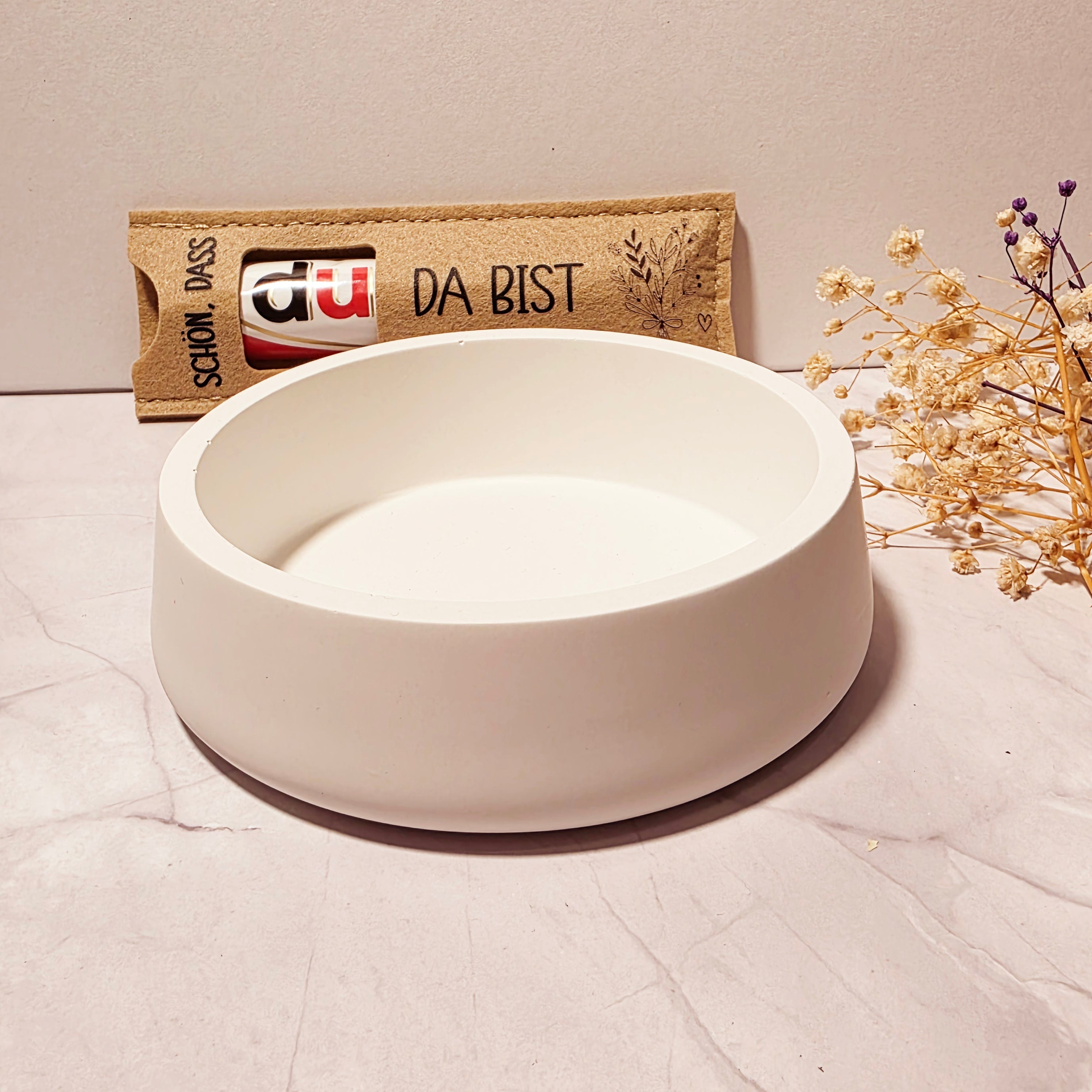 Handgefertigte minimalistische Gipsschale – Sweetly Crafted by Maja