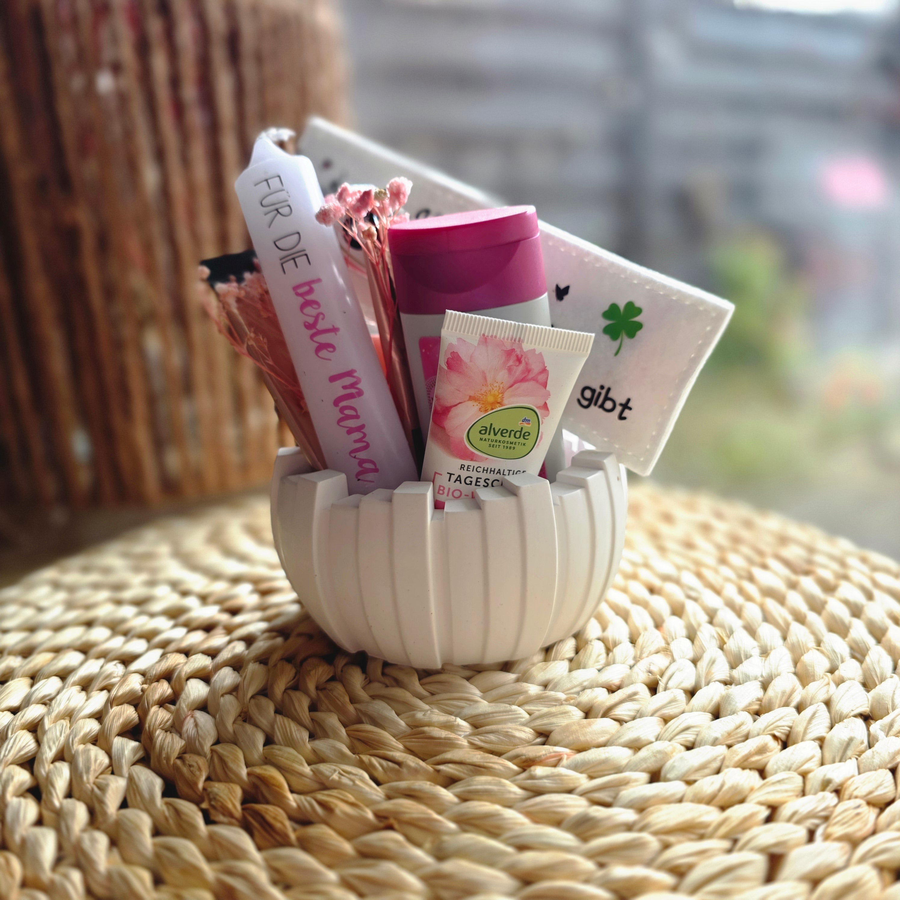 Muttertag Geschenkset – Schale mit Kerze & Kosmetik  – Sweetly Crafted by Maja