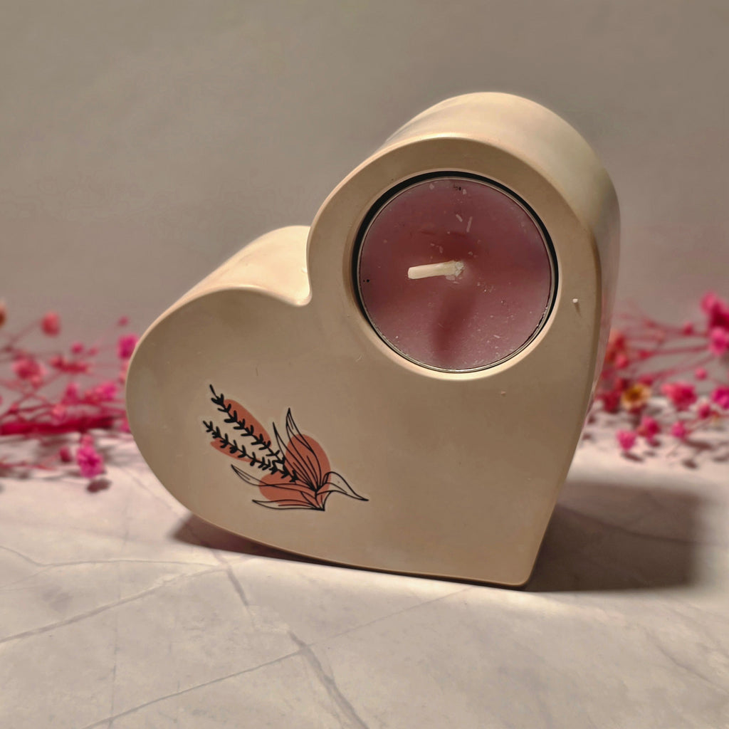 Handgefertigter Herz-Kerzenhalter aus Gips mit Blumenmotiv – Sweetly Crafted by Maja