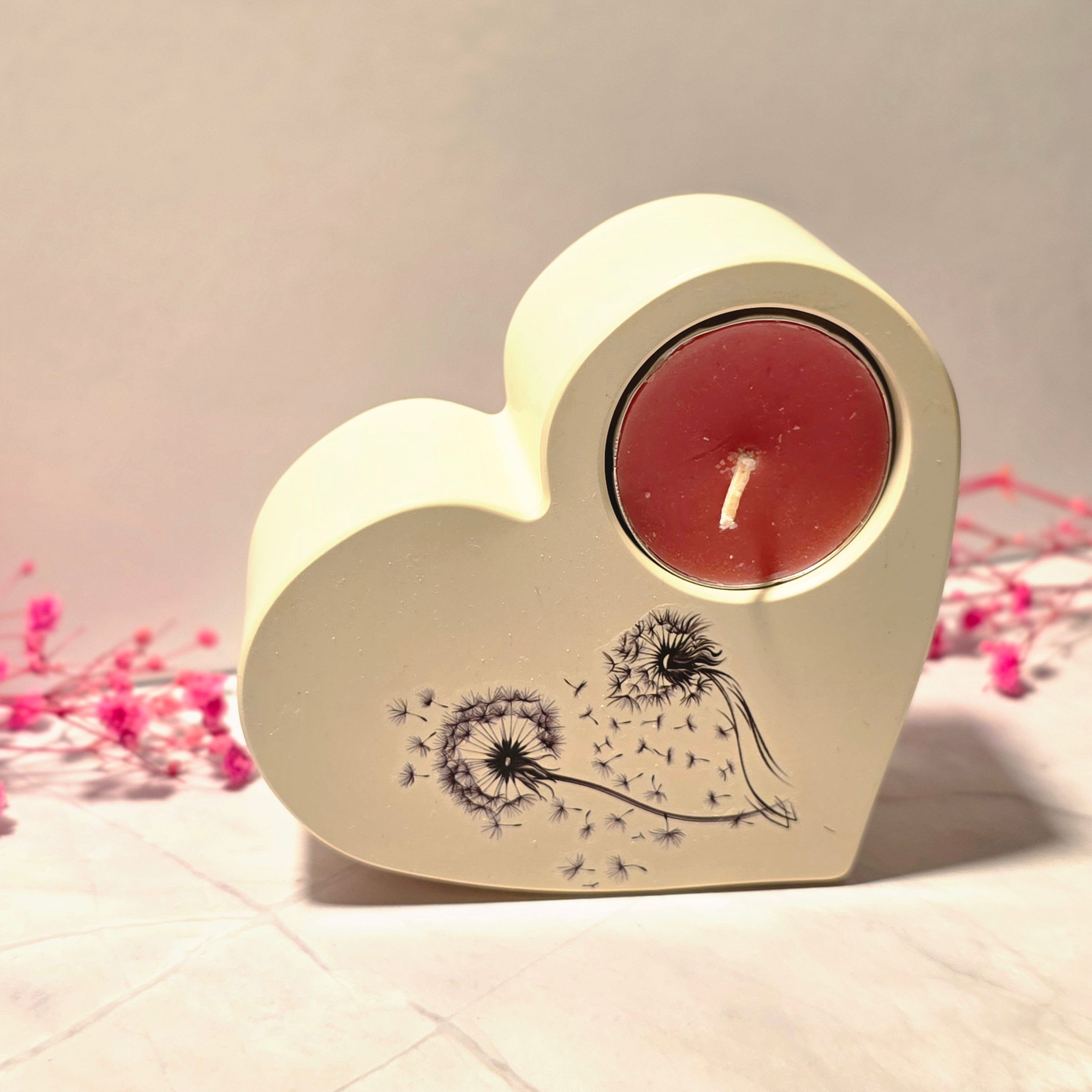 Handgefertigter Herz-Kerzenhalter aus Gips mit Blumenmotiv – Sweetly Crafted by Maja