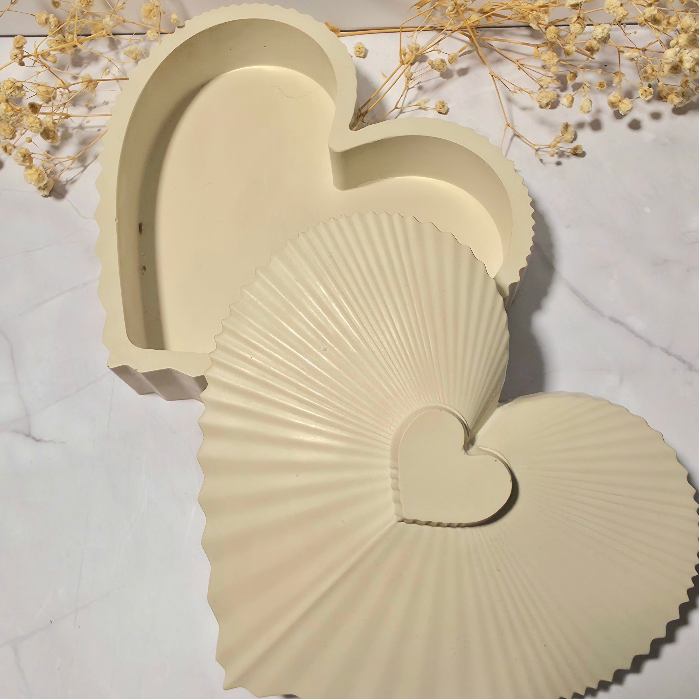 Handgefertigte Herz-Gipsbox mit Deckel – Sweetly Crafted by Maja