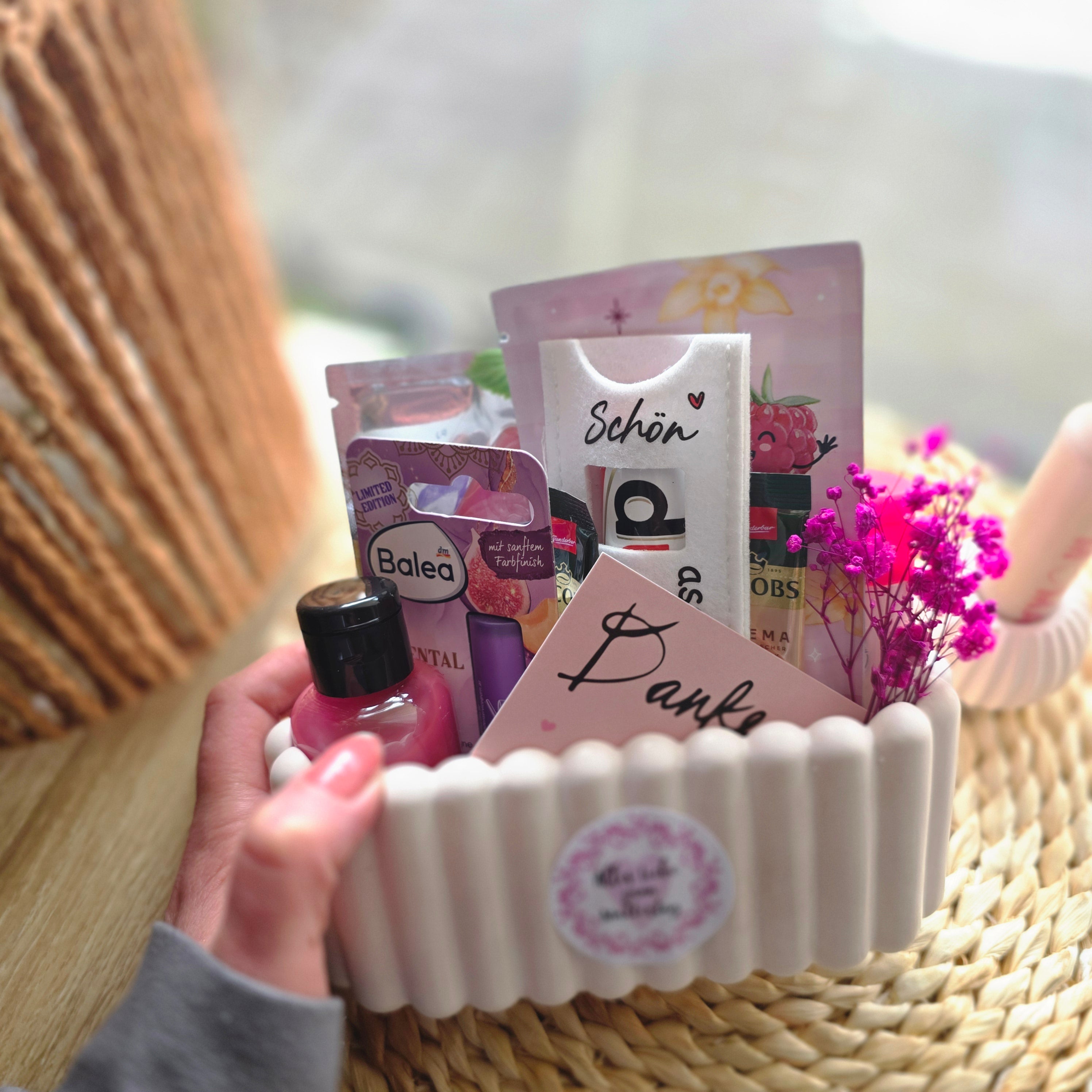 Muttertag Geschenkset – Rechteckige Schale Danke mit Kosmetik & Kaffee