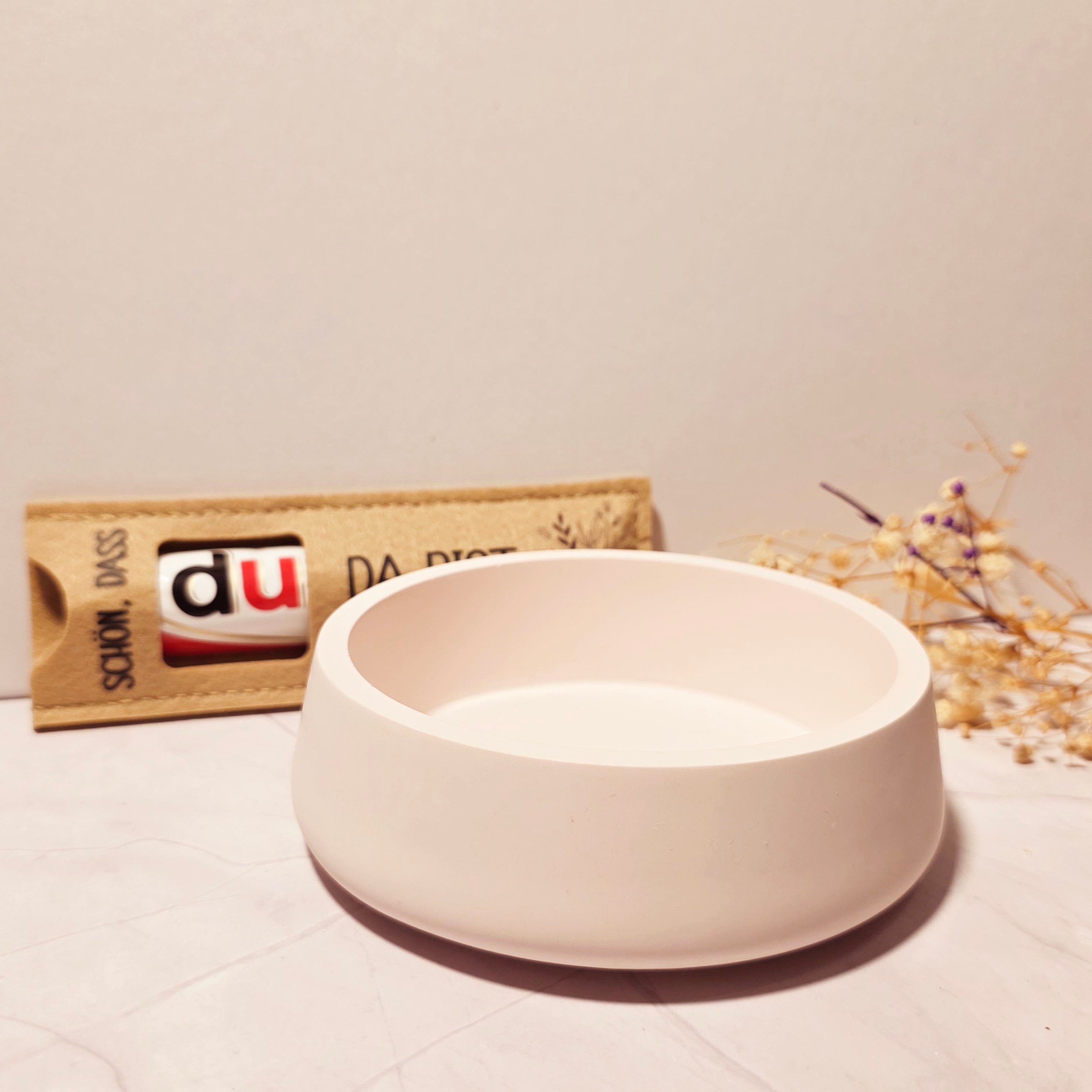 Handgefertigte minimalistische Gipsschale – Sweetly Crafted by Maja