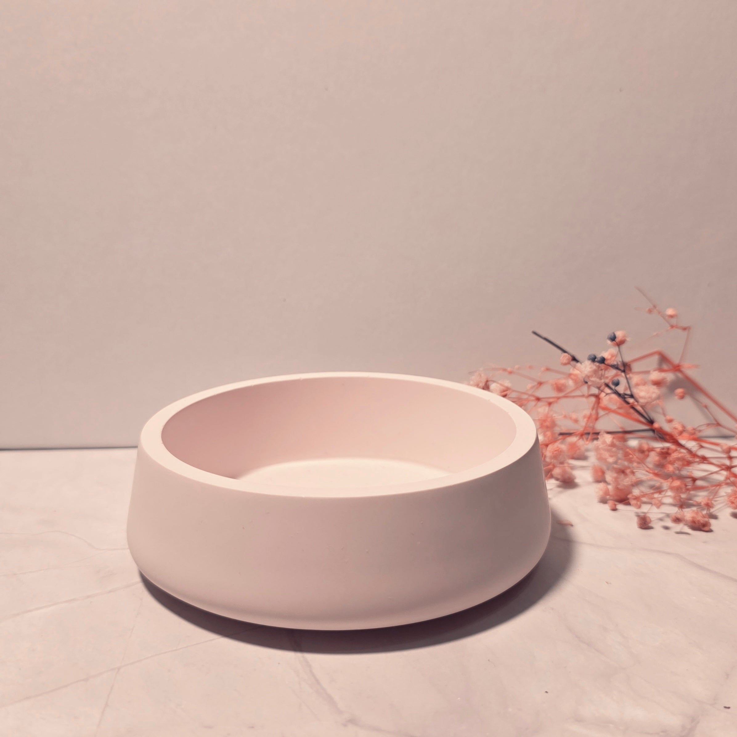 Handgefertigte minimalistische Gipsschale – Sweetly Crafted by Maja