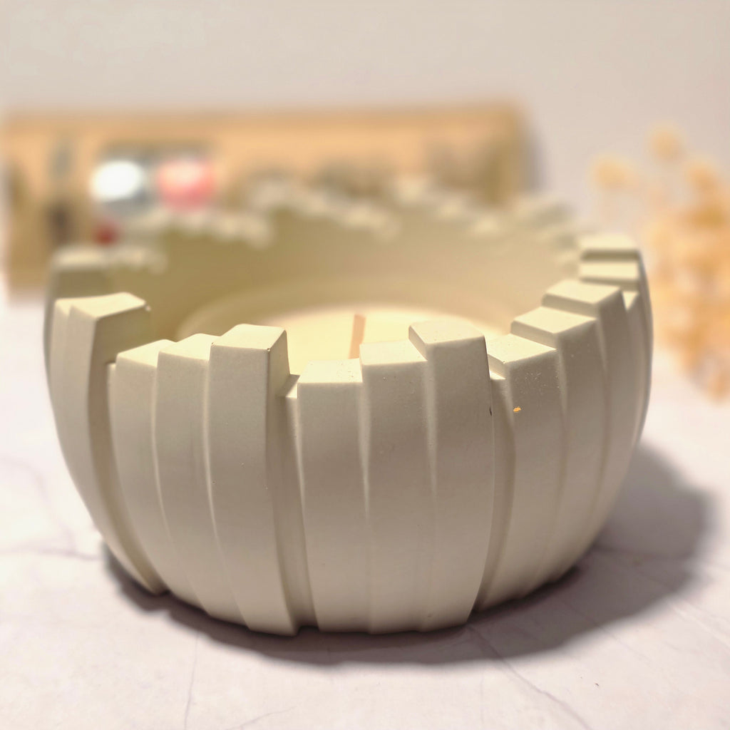 Handgefertigte geometrische Gipsschale