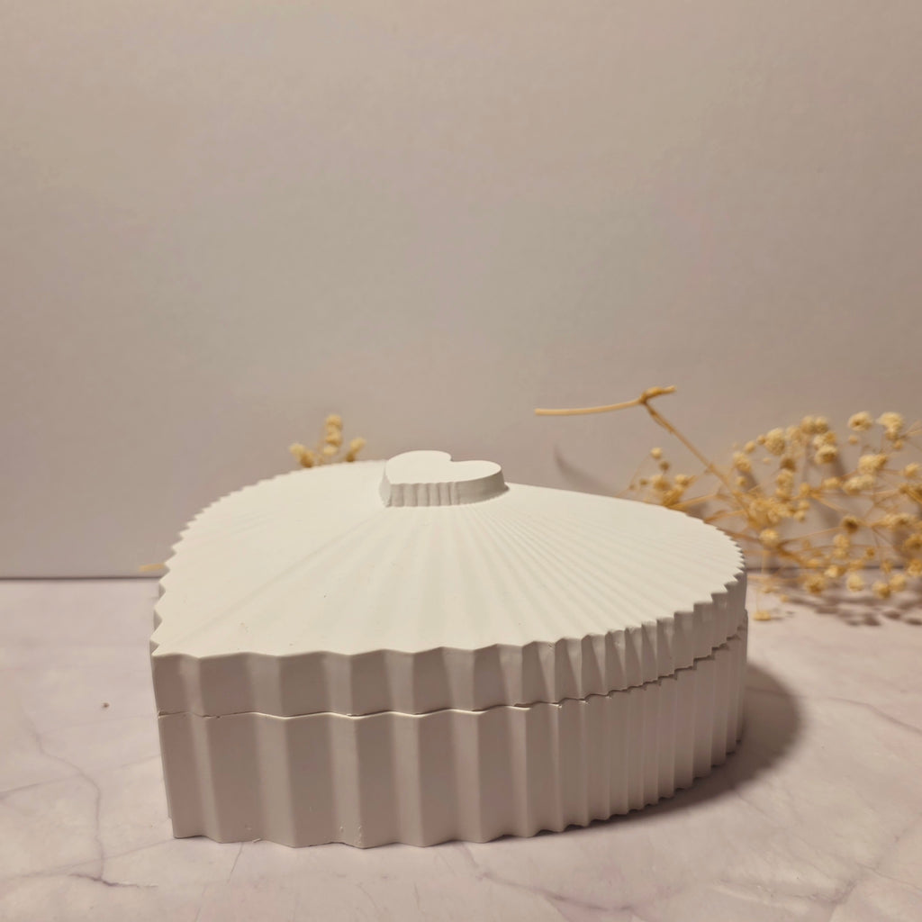 Handgefertigte Herz-Gipsbox mit Deckel – Sweetly Crafted by Maja