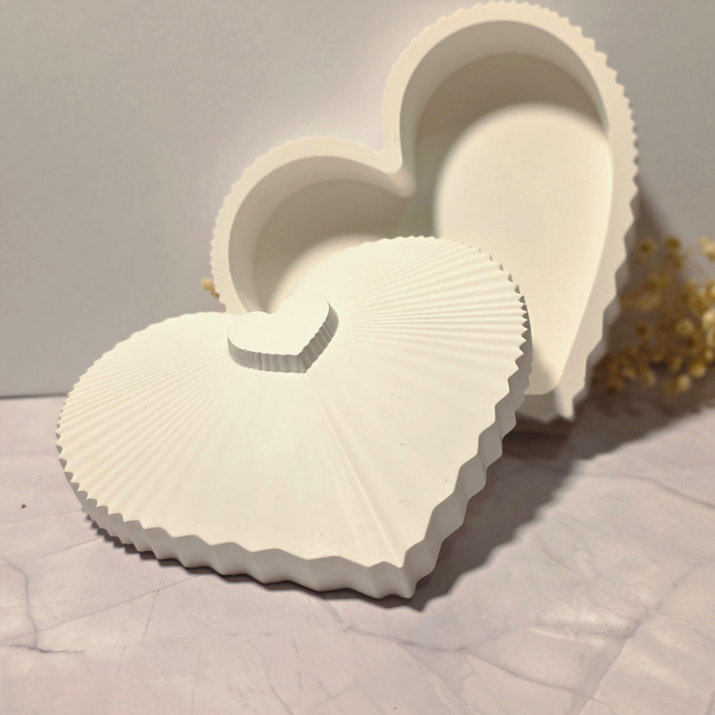 Handgefertigte Herz-Gipsbox mit Deckel – Sweetly Crafted by Maja