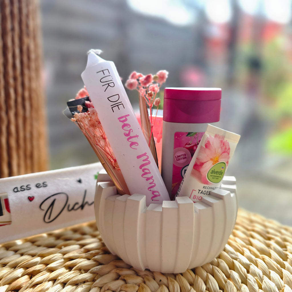 Muttertag Geschenkset – Schale mit Kerze & Kosmetik  – Sweetly Crafted by Maja