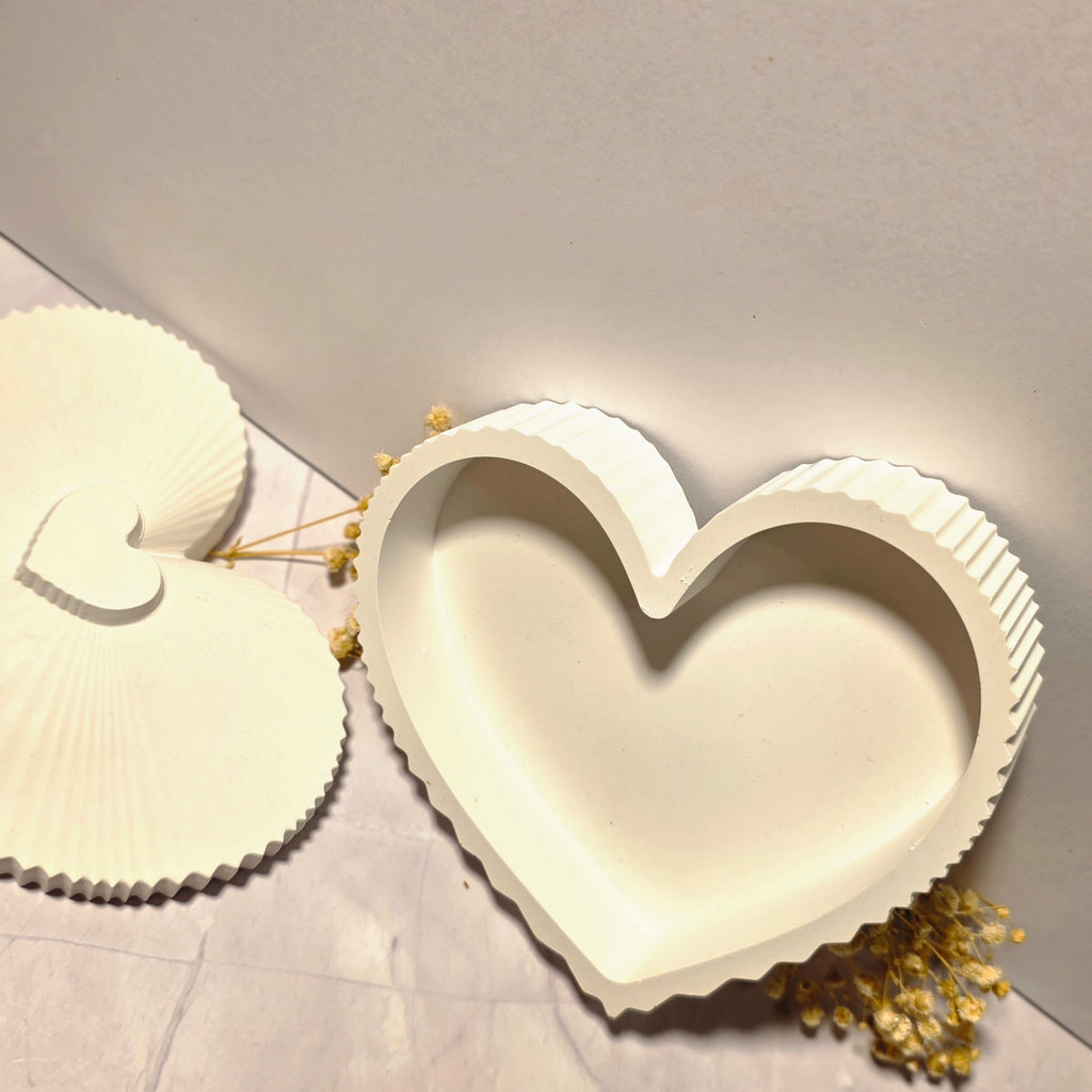 Handgefertigte Herz-Gipsbox mit Deckel – Sweetly Crafted by Maja