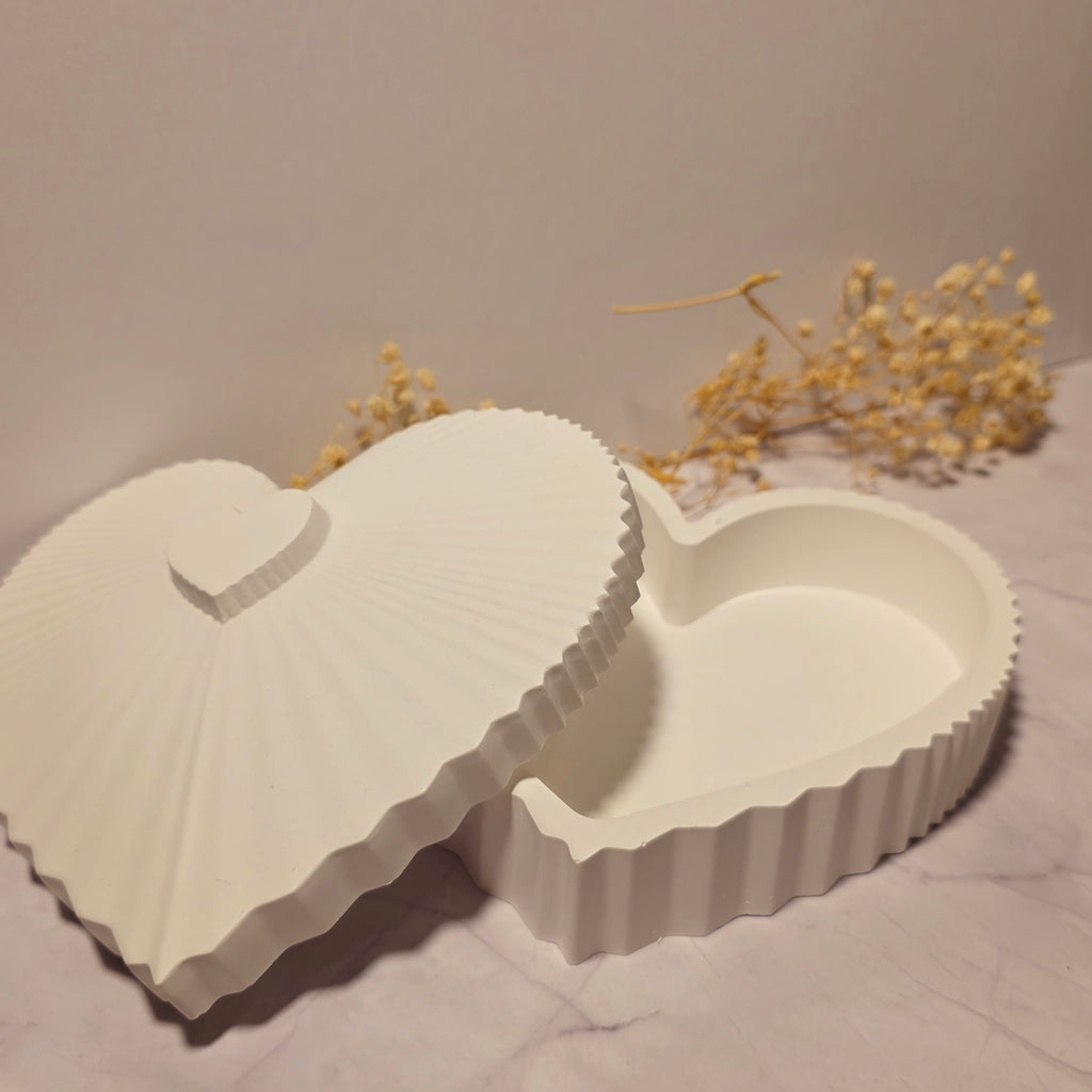 Handgefertigte Herz-Gipsbox mit Deckel – Sweetly Crafted by Maja
