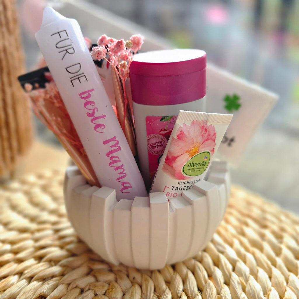 Muttertag Geschenkset – Schale mit Kerze & Kosmetik  – Sweetly Crafted by Maja