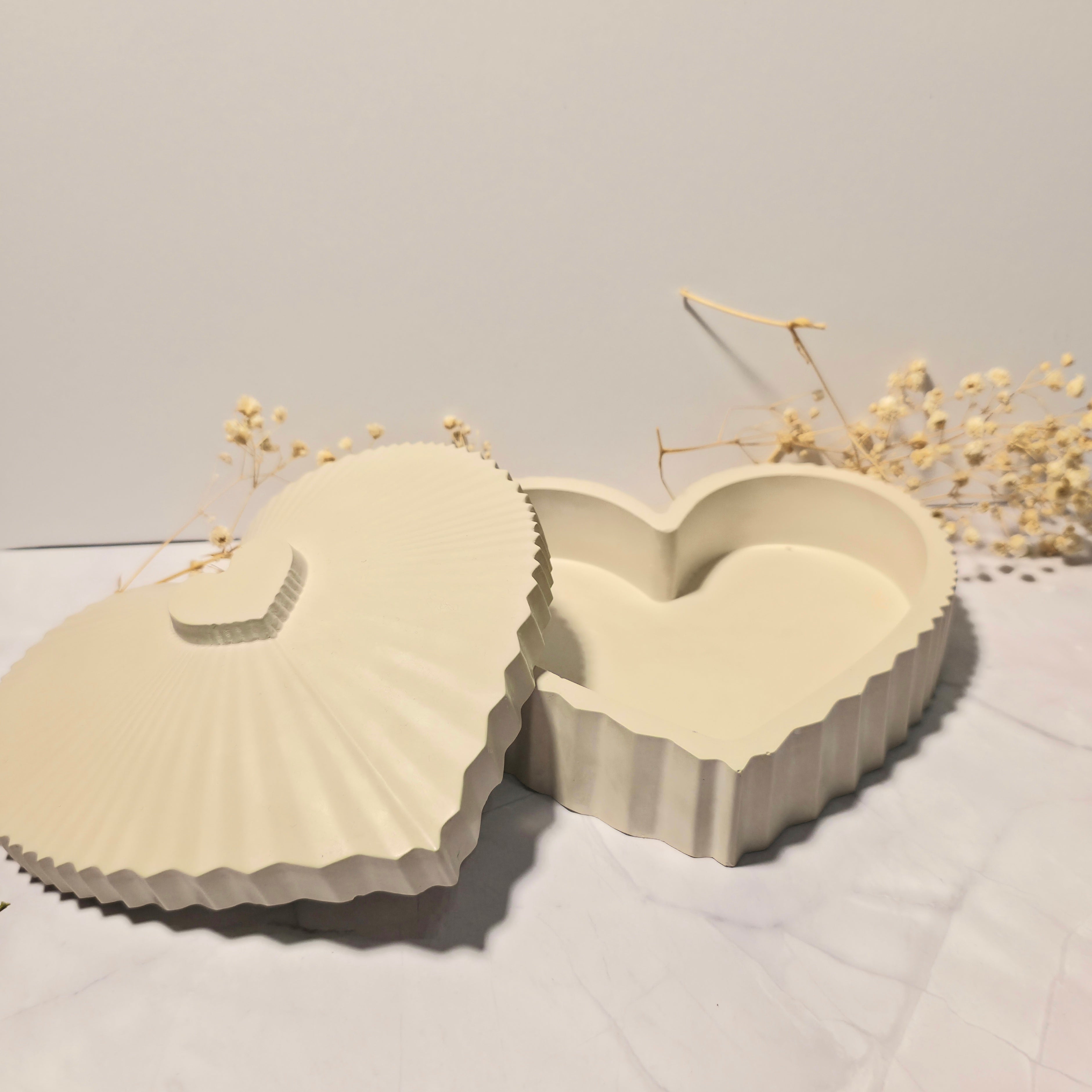 Handgefertigte Herz-Gipsbox mit Deckel – Sweetly Crafted by Maja